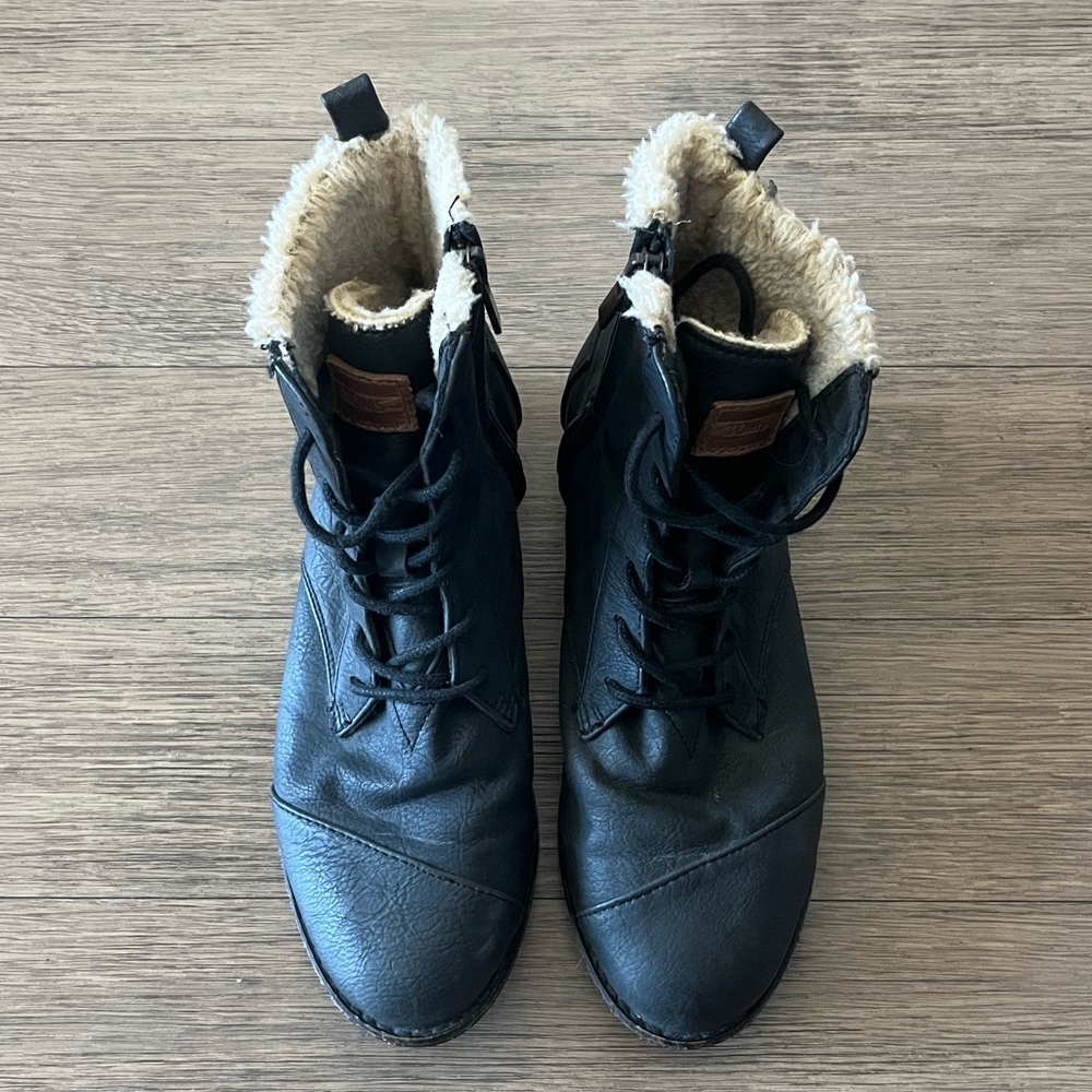 TOMS Women’s Boots